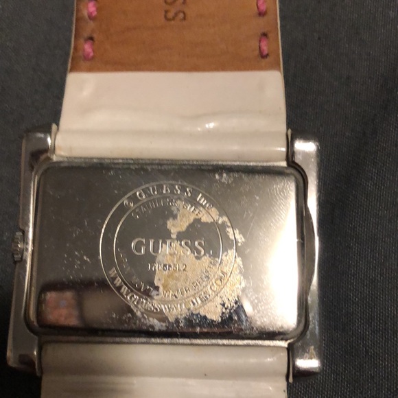 SALE!!! GUESS PINK & WHITE LEATHER WATCH ๐ฅ๐ฅ๐ฅ - Picture 4 of 10